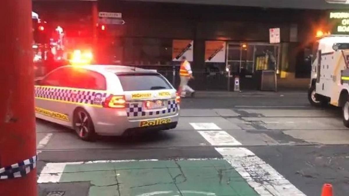 Manhunt underway after shooting outside Melbourne nightclub     