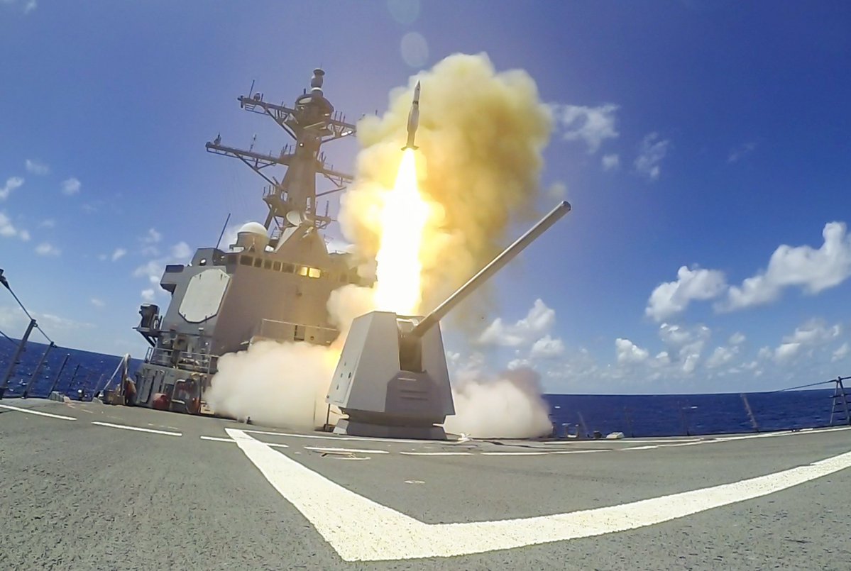 The guided-missile destroyer USS Chung-Hoon (DDG-93) launches a missile during an exercise in the Pacific Ocean, 26 Aug. 2020. (USN)