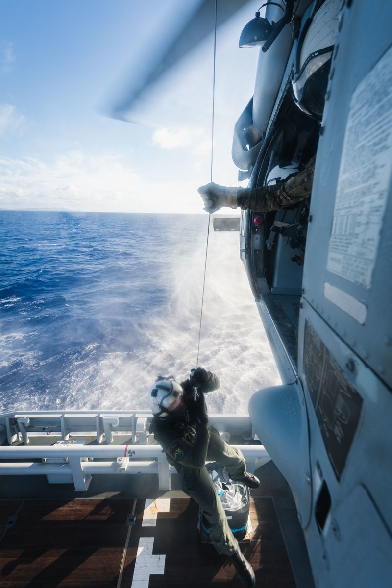 USA: Photos documenting Guam-based Marine Combat Helicopter Squadron (HSC 25) and French Navy FS Seine (A 604) conducting helicopter training in the Philippine Sea