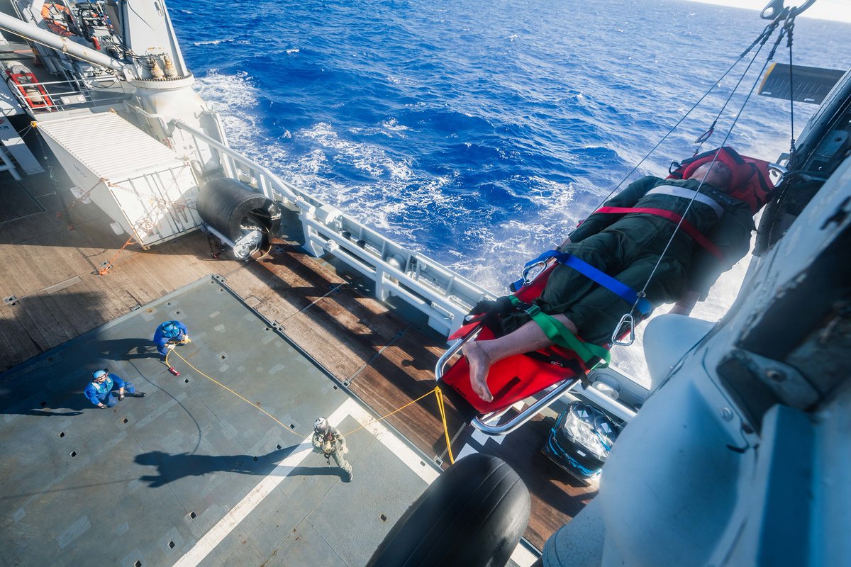 USA: Photos documenting Guam-based Marine Combat Helicopter Squadron (HSC 25) and French Navy FS Seine (A 604) conducting helicopter training in the Philippine Sea