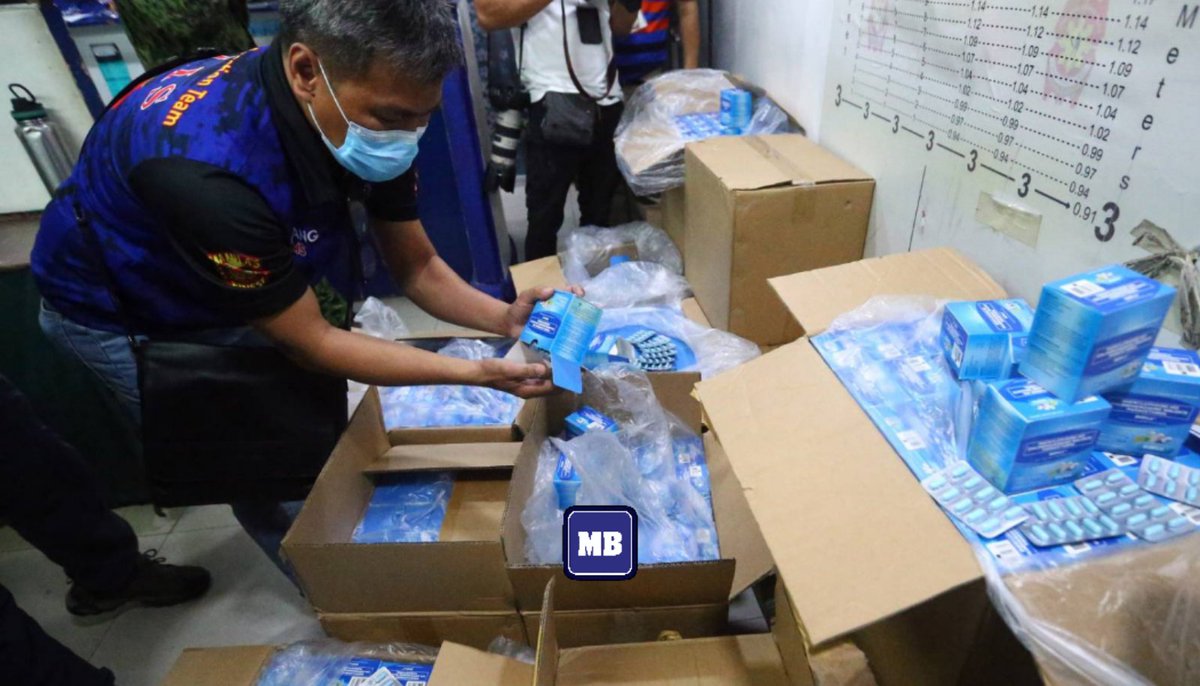 Operatives of Manila Police District Special Mayors Reaction Team (SMART) confiscated 18,000 boxes of fake anti-flu drug worth P1.1 million pesos in a raid of a pharmaceutical drug store in Bambang, Sta. Cruz Manila.  (MB photo by Ali Vicoy)