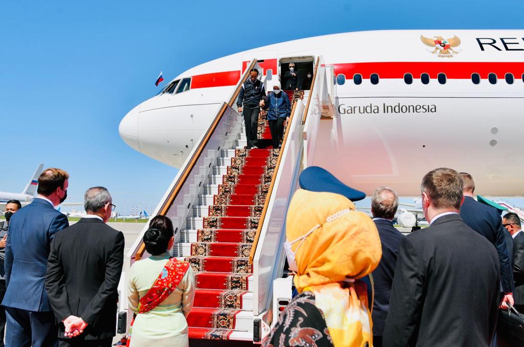 President of Indonesia Jokowi arrived in Moscow to meet Putin