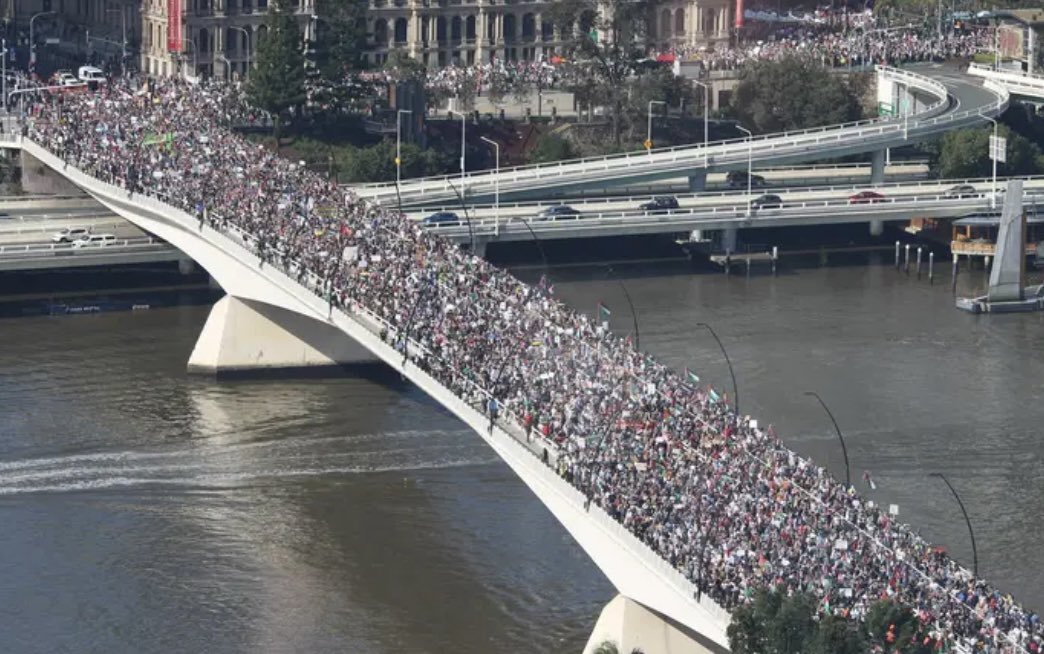Police ban march across Brisbane’s Story Bridge Protestors just take Victoria Bridge. Massive turnout