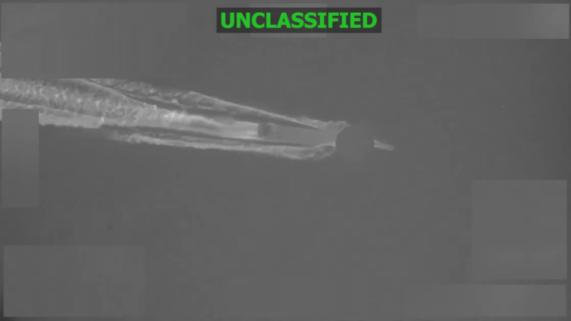 ב-19 במרץ, בהוראת מפקד SOUTHCOM, גנרל פרנסיס ל. דונובן, ביצע כוח המשימה המשותף Southern Spear תקיפה קינטית קטלנית על כלי שיט צנוע שהופעל על ידי ארגוני טרור ייעודיים. המודיעין אישר כי כלי השיט צנוע הלך לאורך נתיבי סחר ידועים בסמים במזרח האוקיינוס השקט ועסק בפעולות סחר בסמים. שלושה לוחמי סמים שרדו את התקיפה. לאחר הקרב, USSOUTHCOM הודיעה מיד למשמר החופים האמריקאי להפעיל את מערכת החיפוש וההצלה עבור הניצולים. אף כוח צבאי אמריקאי לא נפגע.